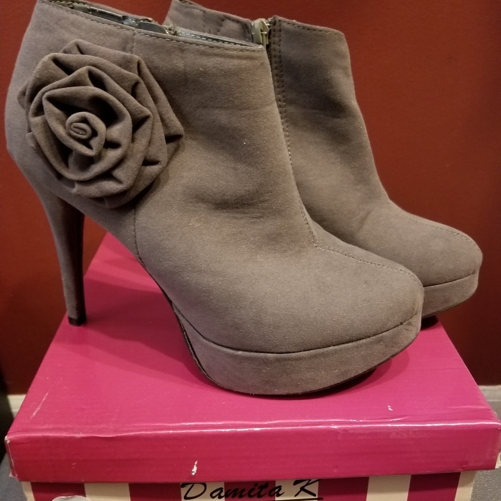 Damita K suede grey bootie in sz 8.5